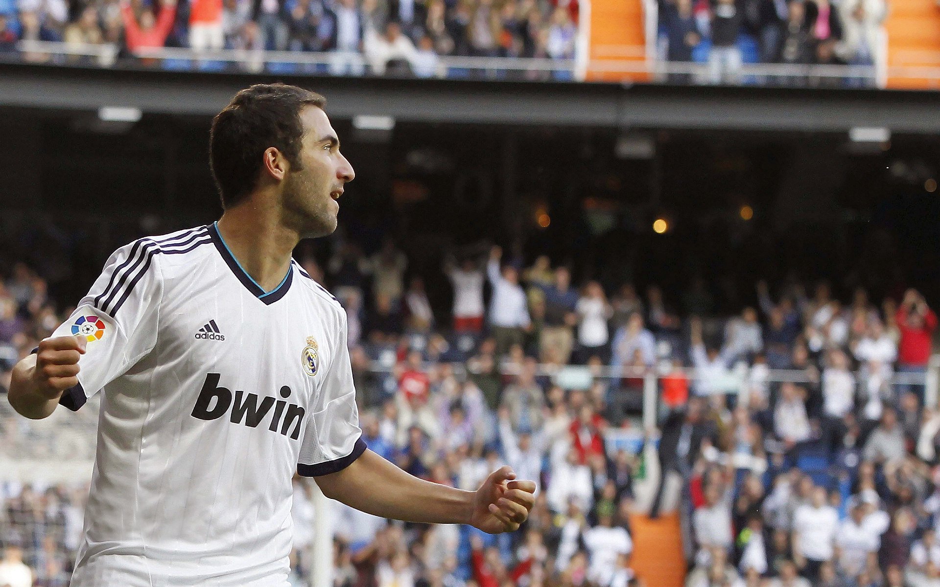 威尔士单节狂飙拉开切尔西，库尔图瓦世界杯神扑接管比赛，足球世界的双重风暴